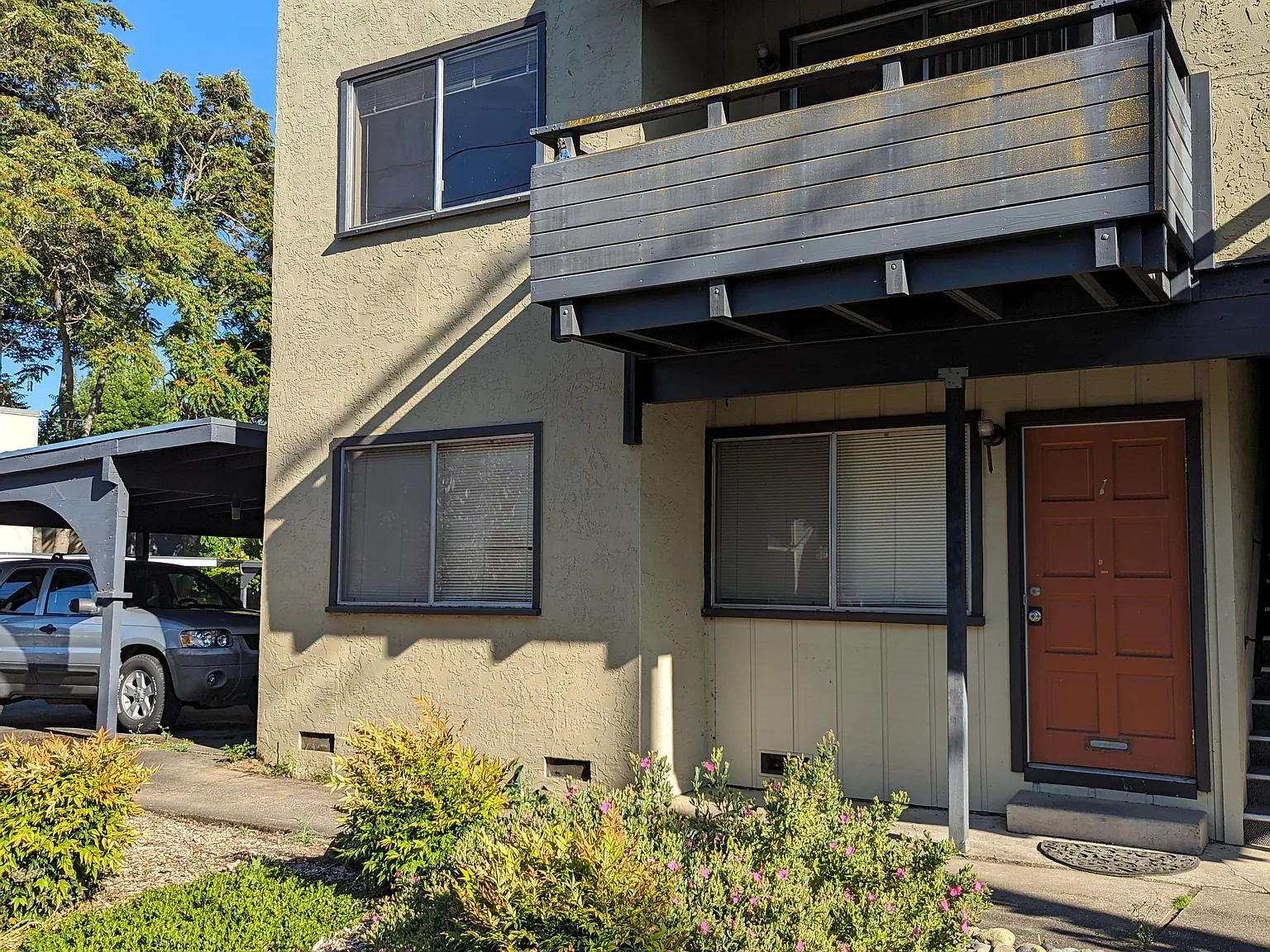 2 bed, 850 sqft, $1,750 — Photo 1