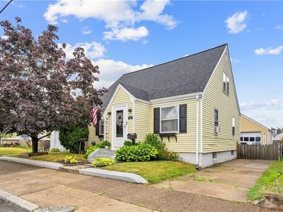 321 W Forest Ave, Pawtucket, RI, 02860