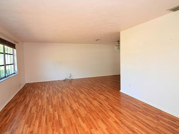3rd image of 1352 Summerlin Dr