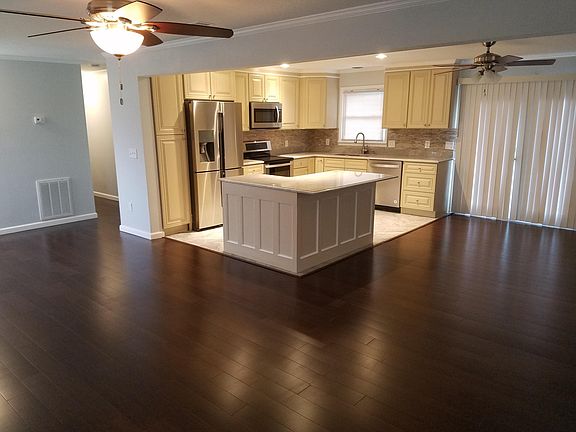4th image of 420 Independence Dr