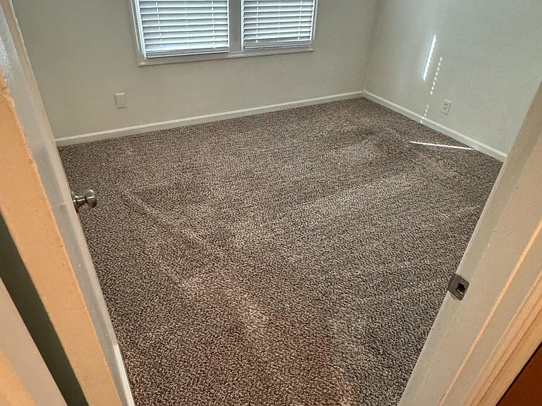 2404 E 9th St — Photo 5