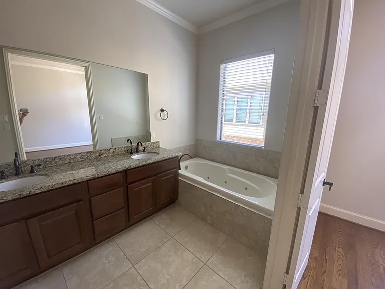 6353 Richmond Ave — Photo 11