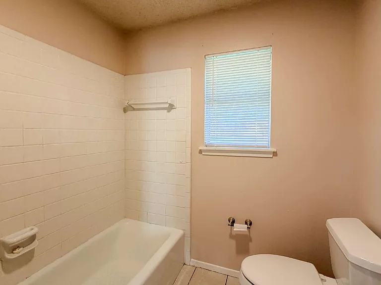 3708 Holland Dr — Photo 18