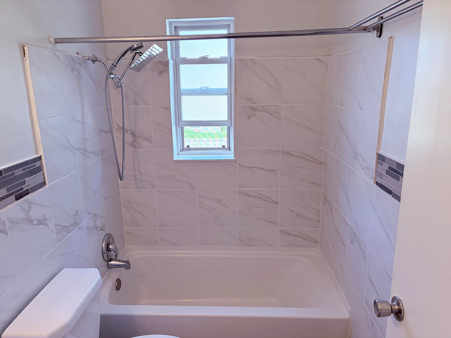 2 bed, 850 sqft, $950 — Photo 3