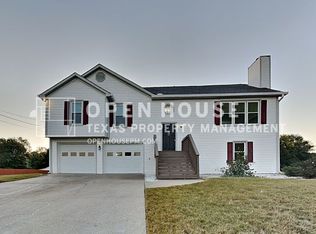 210 Meadow View Dr, Grayson, GA 30017