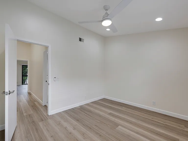 319 Molokai Dr — Photo 20