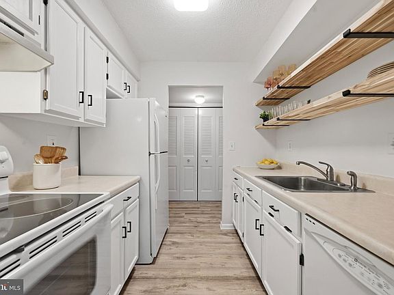 3rd image of 2905 Eagle Rd