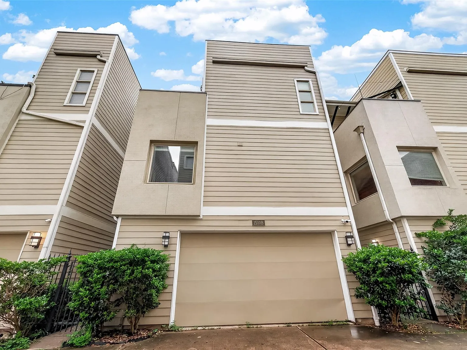 2 bed, 2.5 bath, 1912 sqft, $2,700 — Photo 1