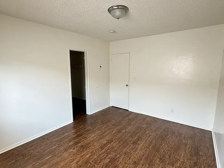 923-927 Minnie St #8 — Photo 5