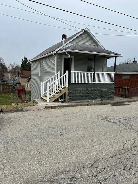 105 Elm St