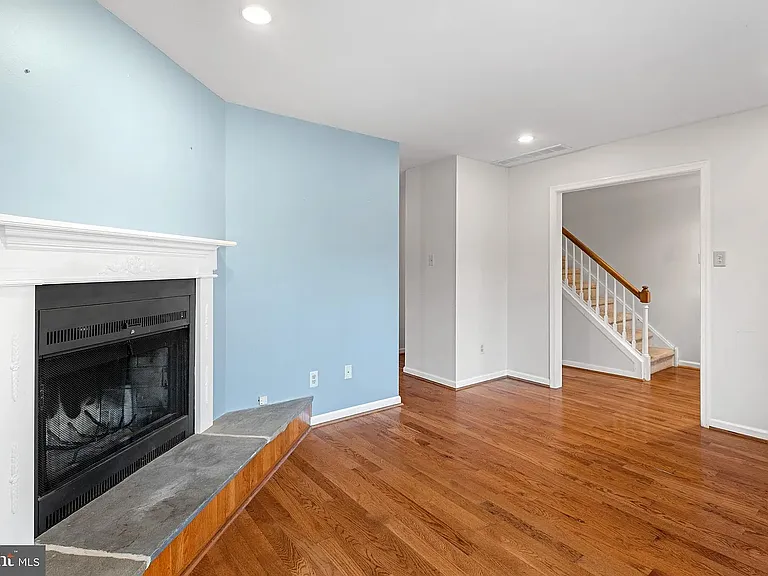 60 Iroquois Ct — Photo 2
