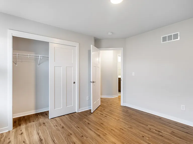 670 Lambert Dr — Photo 24