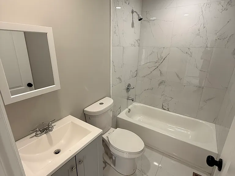 41 Howe St #1R — Photo 7