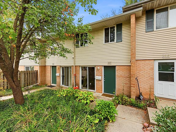 3rd image of 3647 Kenbrooke Ct