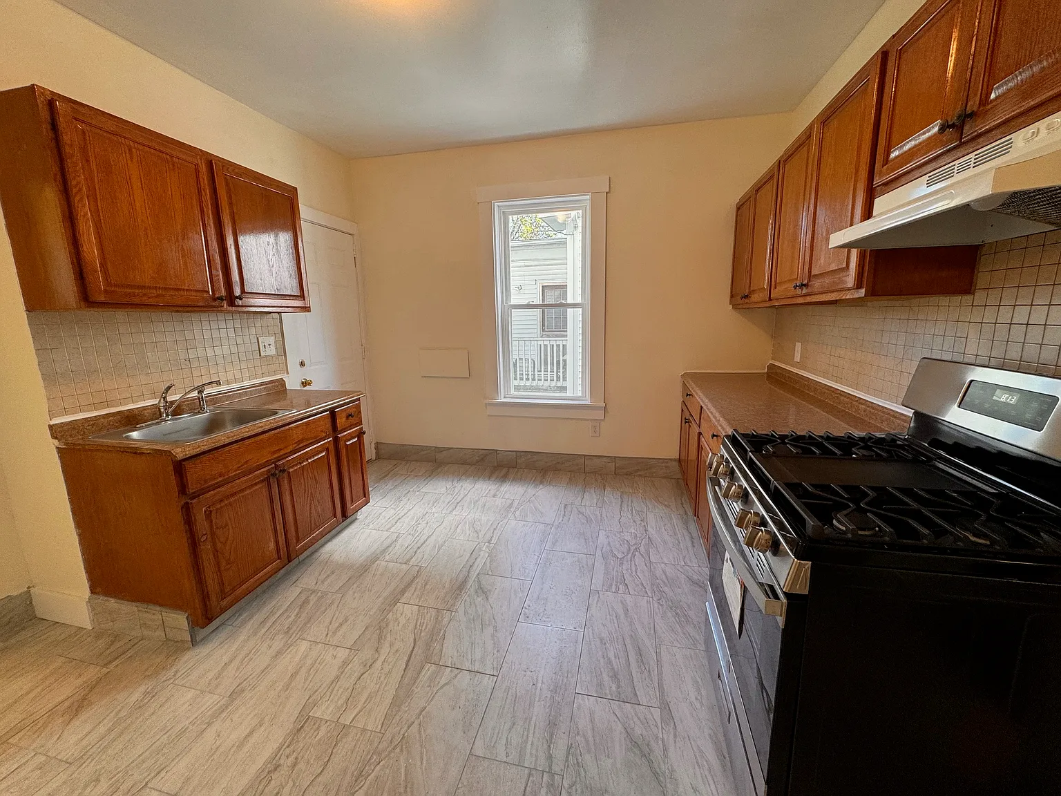 73 Highland St — Photo 3