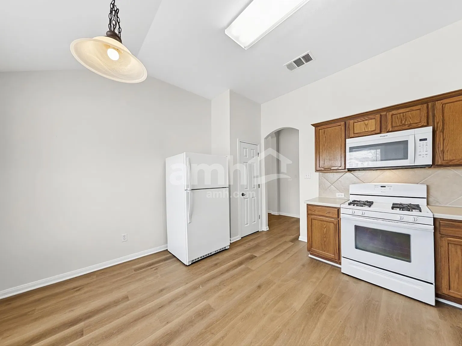 3 bed, 2.0 bath, 1633 sqft, $1,905 — Photo 4