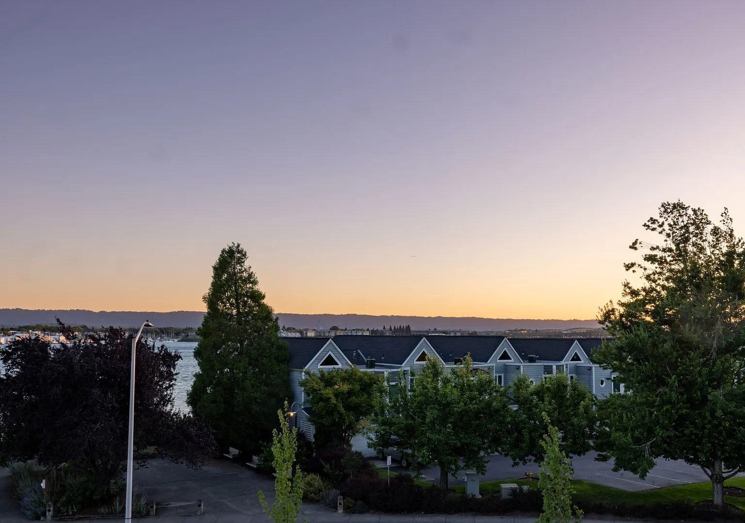 First Month Free - Riverside Townhomes - Waterfront Living In Vancouver — Photo 3