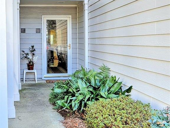 3rd image of 53 Arbor End SE