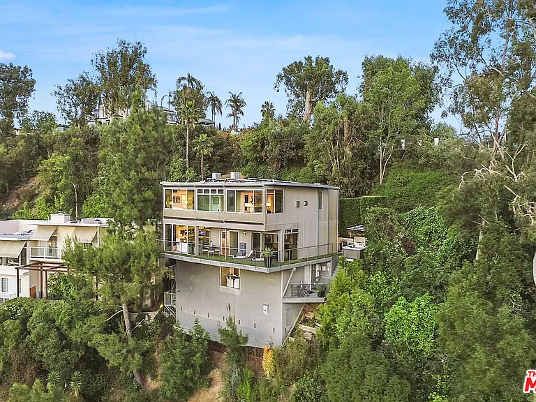 9416 Beverly Crest Dr — Photo 6