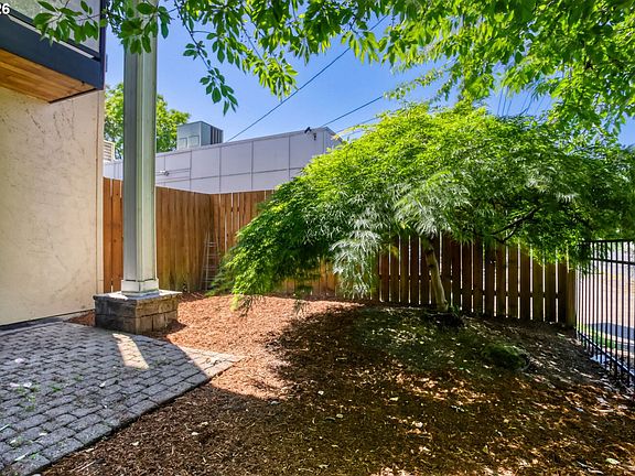 5th image of 4830 SE Stark St APT 5