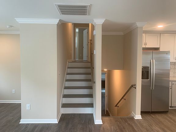 4th image of 6101 Farm Pond Ln