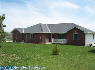 9747 E Apple Rd, Firth, NE 68358