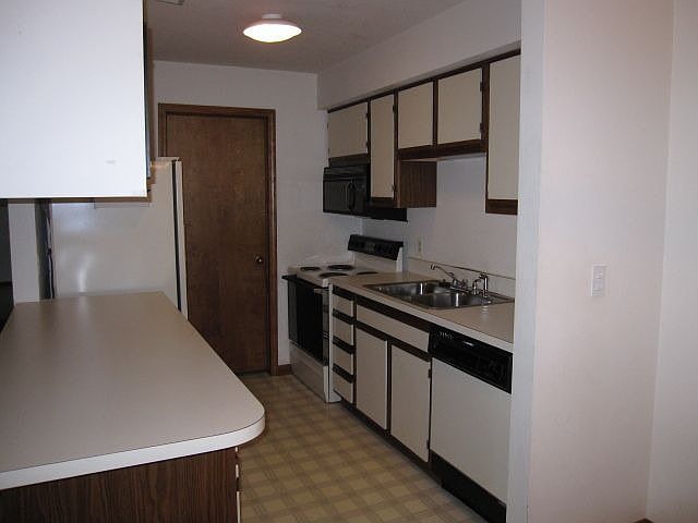 2nd image of 1360 Shoemaker Dr #61