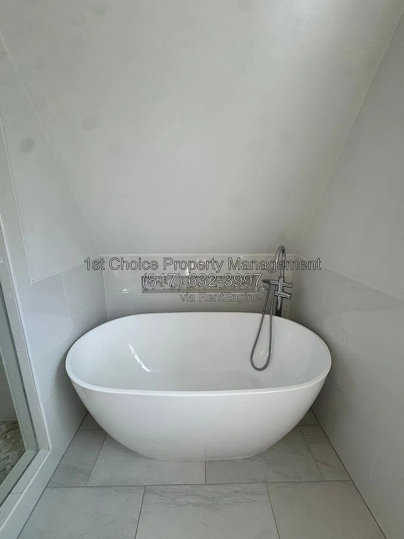 4 bed, 2.5 bath, 2609 sqft, $4,495 — Photo 4