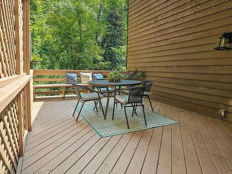 2355 Virginia Pl NE — Photo 17