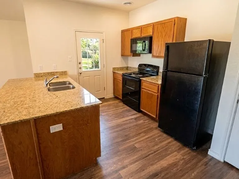 815 Eastland Dr #A — Photo 2