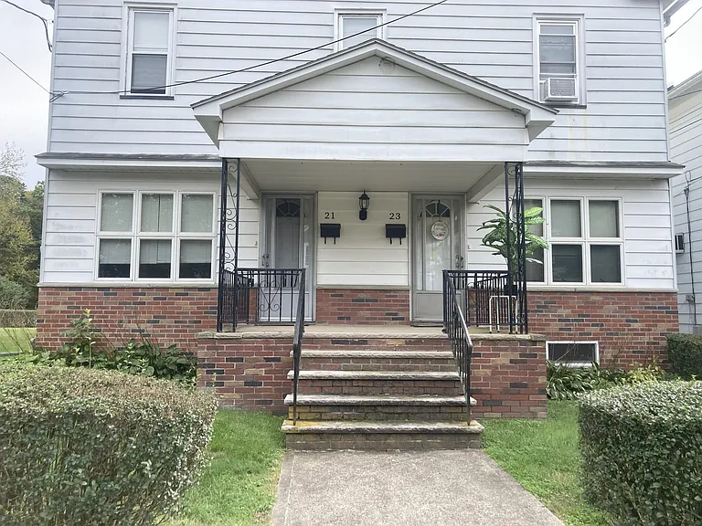 21 Sobieski St — Photo 1