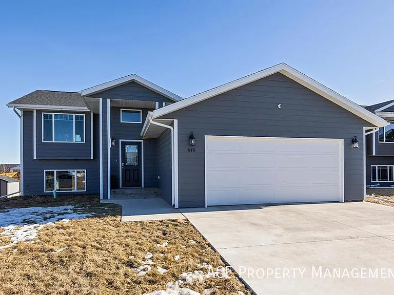 640 Bomber Way — Photo 2