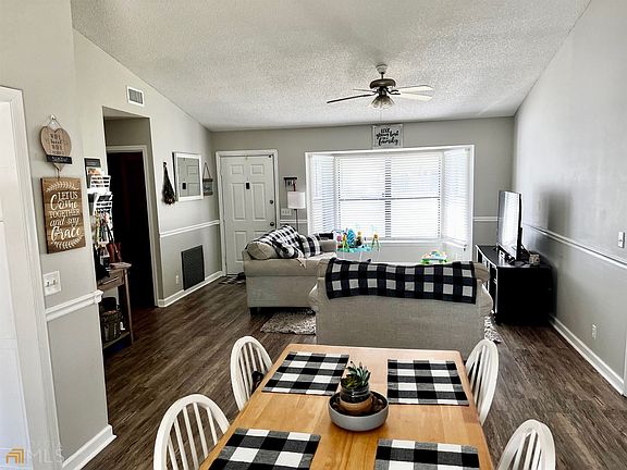 4th image of 300 Westgate Cir