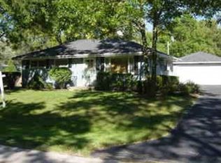 15 Aldine Rd, Lake Zurich, IL 60047