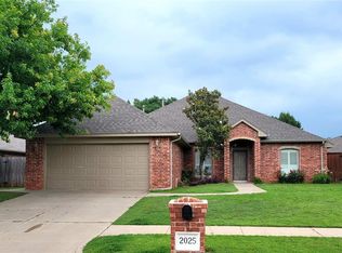2025 Cedar Pointe Cir, Edmond, OK 73003