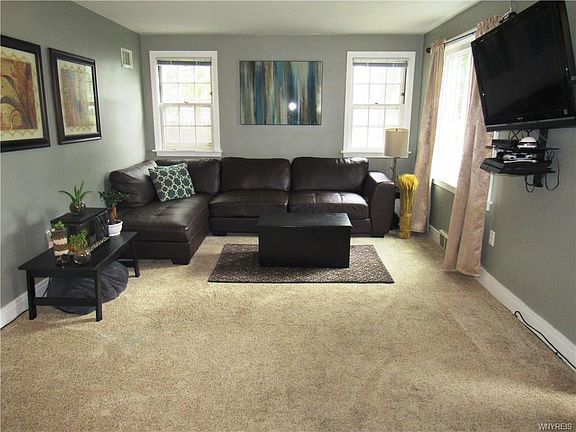 3rd image of 82 Cadman Dr