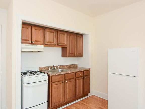 2nd image of 3335 W Diversey Ave #307
