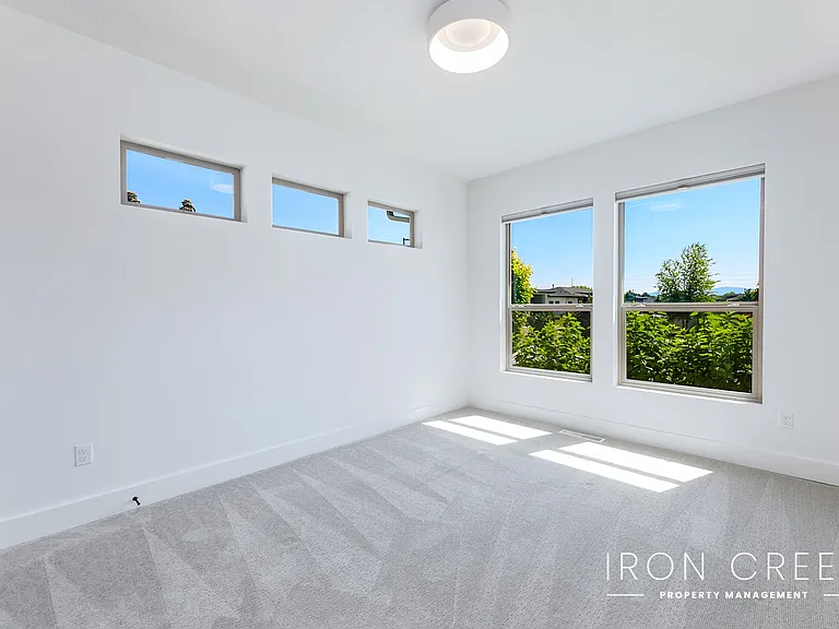 2285 S Aburge Ave — Photo 15