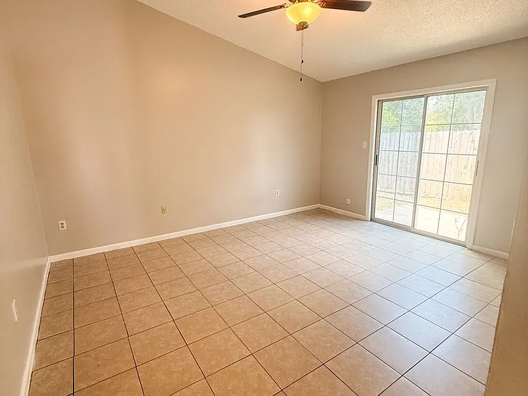 15 Pinedale Cir — Photo 2