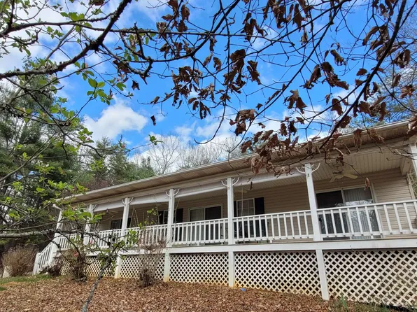 43 Point Trl, Blairsville, GA 30512