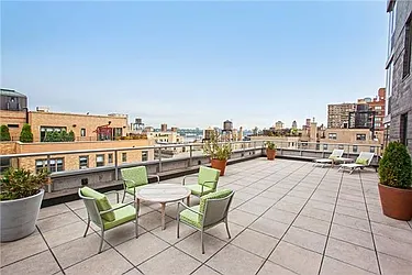 Rented by Space Marketing Shop