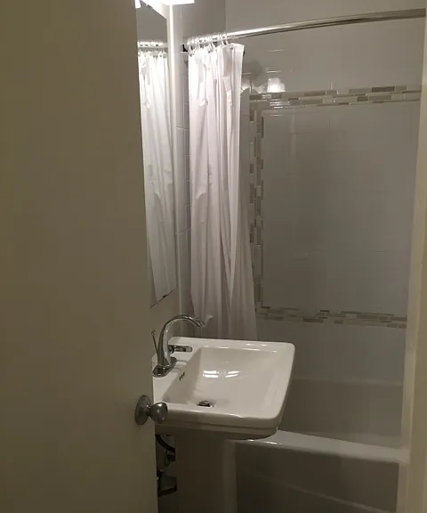 Lombardy Apartments — Photo 17