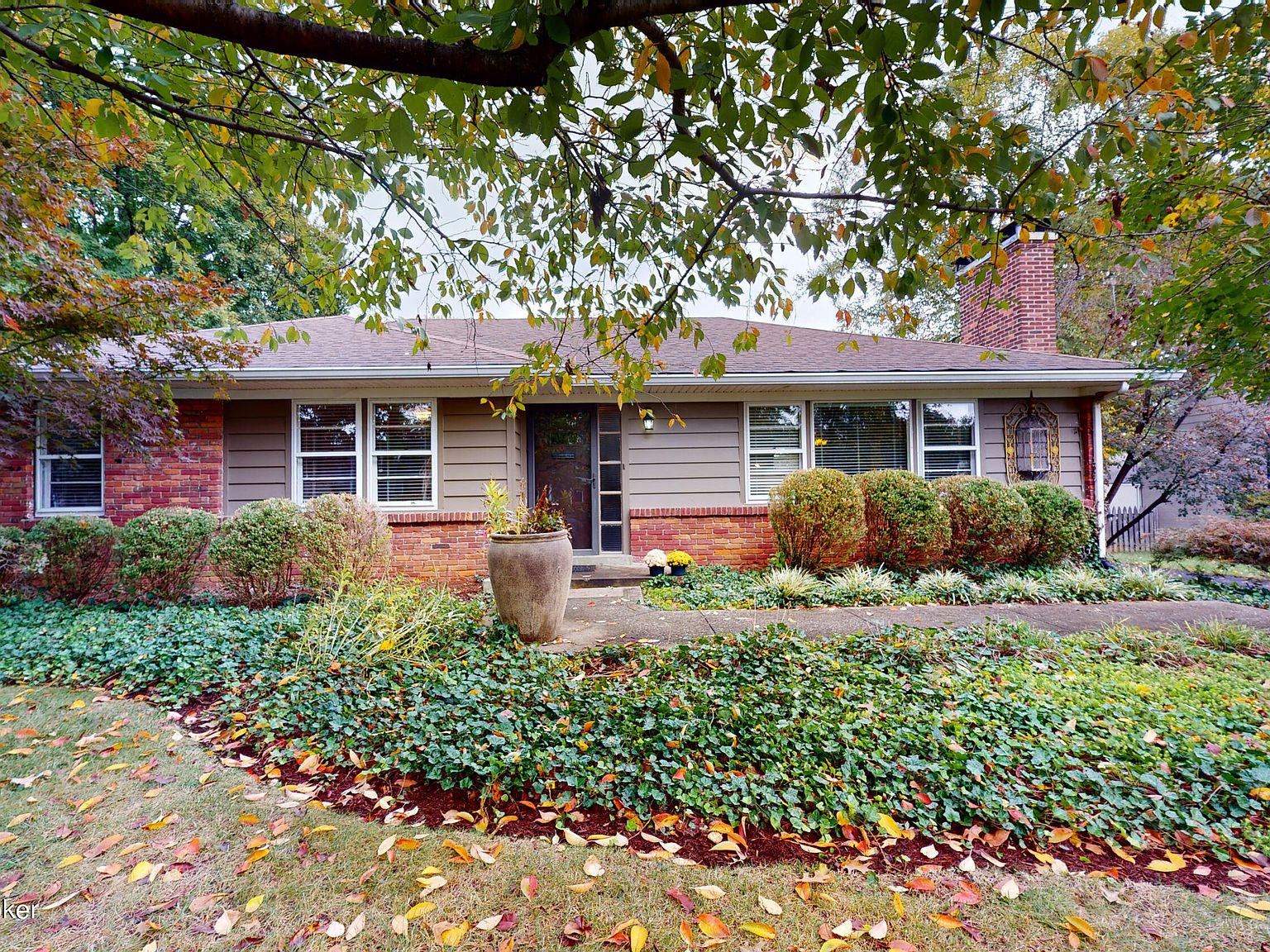 407 Deerfield Ln, Windy Hills, KY 40207 Zillow