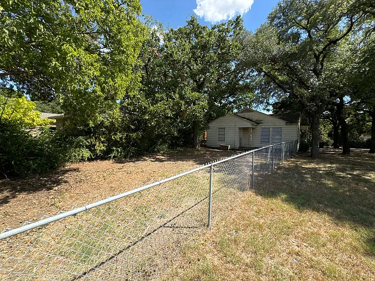 800 Audra Ln — Photo 5