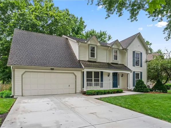 16362 W Briarwood Ct, Olathe, KS 66062