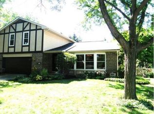 513 Poplar Ct, Libertyville, IL