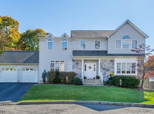 16 Marquerite Ct, Little Falls, NJ 07424