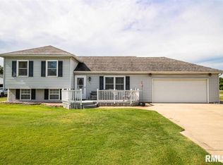 201 Falcon Dr, Green Valley, IL