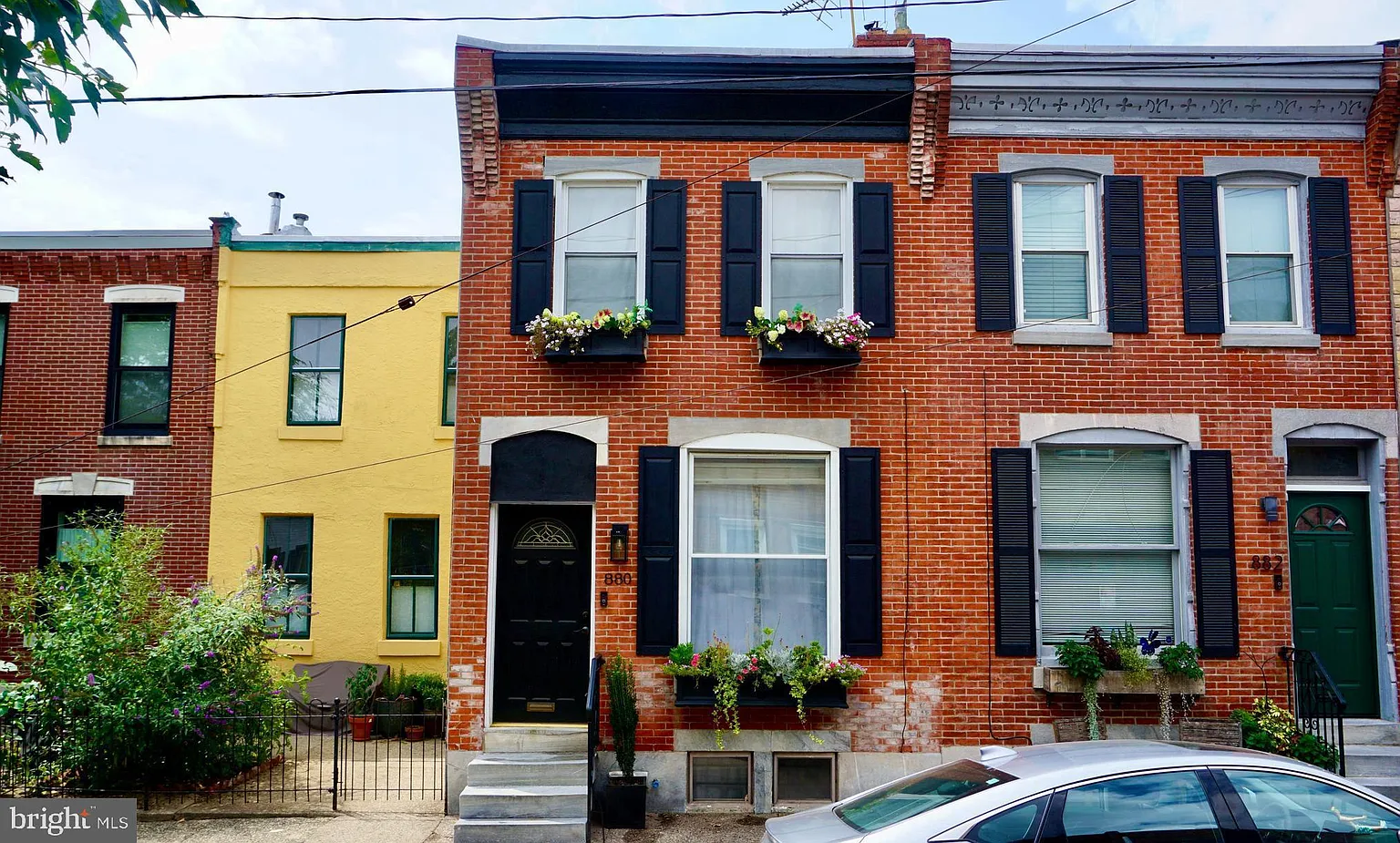 880 N Taney St photo 1