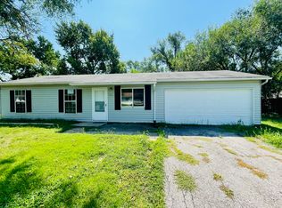 124 Lazarcheff Dr, Cahokia, IL 62206